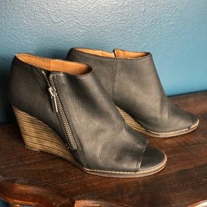 Lucky Brand Black Wedge Peep Toe Shoe